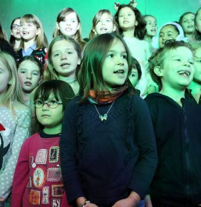Die Kinder der Käfertalschule singen von Plätzchen.