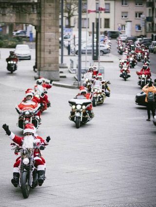 Am Nikolaustag in der Pfalz unterwegs: Die Riding Santas.