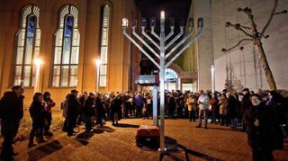 Das Zünden des Lichts der Chanukkia ist in Mannheim Tradition