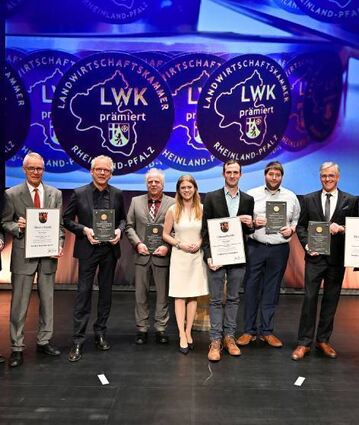 Die besten Winzer bei der Prämierung in Neustadt.