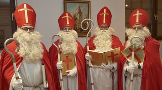 Die Nikoläuse Nils Rudolph (v.l.), Alexander Tybussek, Björn Burwitz und Tim Siegel. Matthias Wiegand fehlte beim Fototermin.