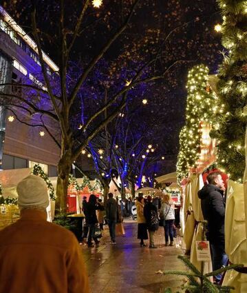 Der Weihnachtsmarkt auf den Kapuzinerplanken.