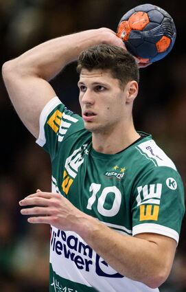 Handball: Bundesliga, Frisch Auf Göppingen - TSV Hannover-Burgdorf, 13. Spieltag, EWS Arena. Göppingens Sebastian Heymann in Aktion. Im Sommer 2024 wechselt Heymann zu den Rhein-Neckar Löwen. (zu dpa: «Rhein-Neckar Löwen holen Nationalspieler Heymann und Nothdurft») +++ dpa-Bildfunk +++