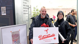 Alex und Pilar Doss haben eine ganze Kiste voller Erinnerungen an das Mannheimer Eiscafé Fontanella ergattert.