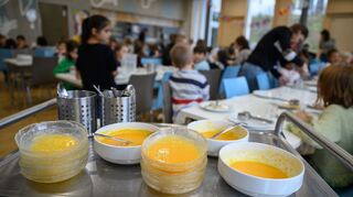Wenn auch in der Schule das Essen teurer wird, können sich manche Familien das Angebot nicht mehr leisten.