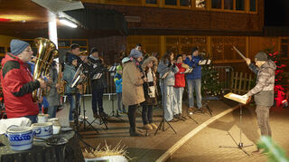 Die katholische Kirchenmusik spielt am Rathaus.