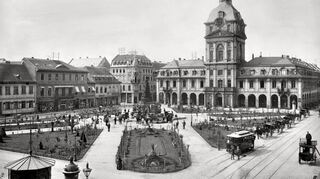 Paradeplatz mit Altem Kaufhaus auf N 1 im Jahre 1895 – eines der prachtvollen historischen Fotos aus dem neuen Mannheim-Kalender.
