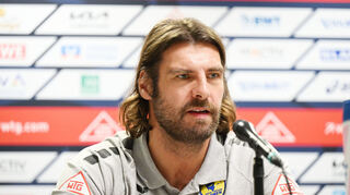 „Wir sind der Favorit“, sagt Löwen-Trainer Sebastian Hinze.