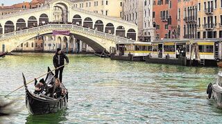 Aktivisten färbten den Canal Grande in Venedig vergangenes Jahr grün.