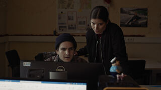 Szenenbild aus dem Spielfilm Asche: Max Ranft und Jessica Stautz als Thomas und Carolin.