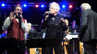 Matthias Braun und Christine Gralow beim Weihnachtsprogramm der LA Reed Big Band im Schwanensaal.