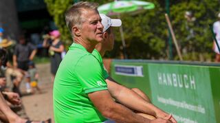 So kennt man ihn, stets angespannt am Rande des Platzes: Grün-Weiss-Teamchef Gerald Marzenell in der Tennisbundesliga.