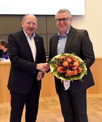 Glückwünsche vom OB: Thorsten Riehle wurde am Dienstagmorgen zum Dezernenten für Wirtschaft, Arbeit, Soziales und Kultur gewählt.