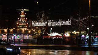 Der Weihnachtsmarkt 2023 am Wassertrum Mannheim ist eröffnet.
