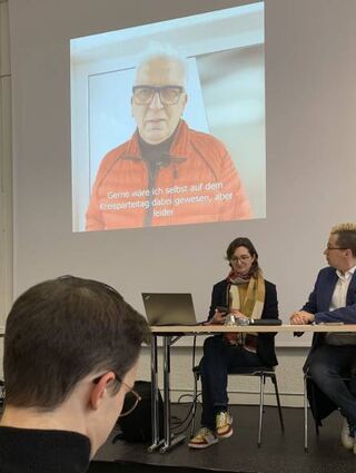 Corona-bedingt ist Spitzenkandidat Reinhold Götz nur per Video zugeschaltet.
