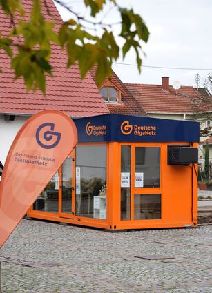 Der Infopavillon der Deutschen GigaNetz in Edingen.