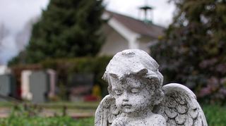 Ilvesheim hat eine neue Friedhofssatzung. Das Bild zeigt einen Grabengel auf dem Friedhof Mitte.