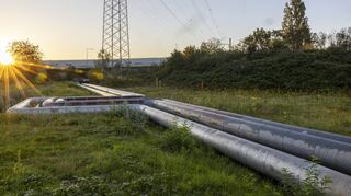 Um das Ziel der Dekarbonisierung und Klimaneutralität zu erreichen, sollen mehr Menschen Fernwärme aus erneuerbaren Energien beziehen.