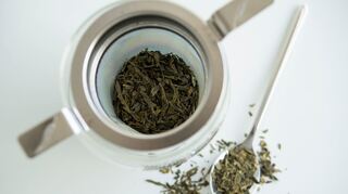 Ein chinesisches Sprichwort über Tee: Der erste Aufguss ist für deine Feinde, der zweite für deine Freunde und der dritte für dich selbst.