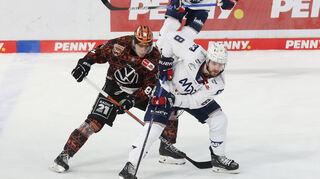 Die Adler Mannheim gewinnen in Wolfsburg souverän ihr viertes Spiel in Folge.