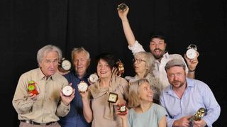 Das Chawwerusch-Ensemble mit (v.l.) Ben Hergl, Walter Menzlaw, Felix S. Felix, Monika Kleebauer, Miriam Grimm, Danilo Fioriti und Stephan Wriecz.
