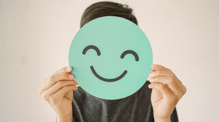 Mit positiven Affirmationen können Menschen negative Gedanken beiseiteschieben und mit Optimismus ins neue Jahr starten.