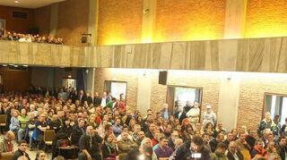 Voller Saal: Archivaufnahme vom Inneren des Kulturhauses.