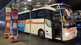 Pendler auf der Riedbahnstrecke sollen mit insgesamt 150 Ersatzbussen und rund 1000 Fahrten pro Tag weiterkommen.