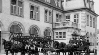 Der pferdebespannte Löschzug nach Bezug der Feuerwache 1912.