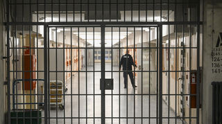 Der 25-jährige Häftling der JVA-Mannheim plante seine Flucht mit einem Handy - das offenbar ins Gefängnis geschmuggelt wurde. (Symbolbild).