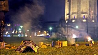 Überreste von Silvesterraketen, Flaschen und Kartons: Die Mitarbeiter der Stadtreinigung hatten am Neujahrstag alle Hände voll zu tun.