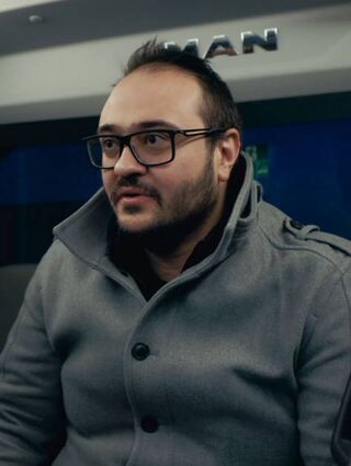 Muss früher aufstehen: Ein Fahrgast im Bus, der anonym bleiben will.