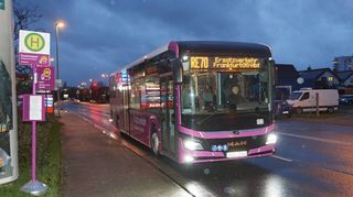 Mit etwa 1000 Busfahrten pro Tag will die Deutsche Bahn den öffentlichen Verkehr zwischen Frankfurt und Mannheim aufrechterhalten, solange die Züge nicht rollen.