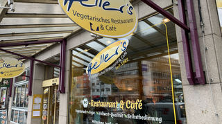 Die Lichter bleiben an im Restaurant Heller's in Mannheim.
