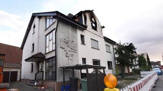 Der abgesperrte Brandort in Ladenburg.