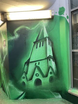 Auch die Mundenheimer Christuskirche ist unter den Motiven in der Unterführung zu finden.
