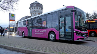 Die Ersatzbusse, die wegen der Riedbahnsperrung zwischen Mannheim und Frankfurt verkehren, sind oft nur spärlich besetzt.