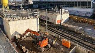 Im Bereich des Anschlusses an die Adenauer-Brücke (links) beginnen bald die Gründungsarbeiten für die neue Hochstraße Süd.