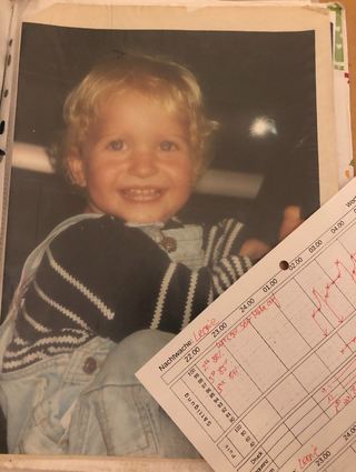 Ein Bild von Kapp aus Kindertagen. Darüber die Auswertung der Nachtdaten.