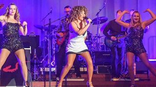 Mit mitreißender Leidenschaft: die Tina-Turner-Show durfte erst nach zwei Zugaben von der Bühne.
