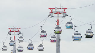 Ein Anblick, der bald der Vergangenheit angehört: Die Seilbahn, die die beiden Buga-Gelände miteinander verbunden hat, wird ab sofort rückgebaut.