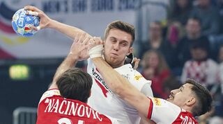 Schwer zu stoppen: Österreichs Mykola Bilyk (Mitte) wird in dieser Szene von den Kroaten Veron Nacinovic (links) und Ivan Martinovic in die Zange genommen. Der Kapitän der Österreicher kam auf sieben Tore.