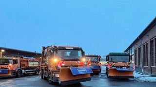 Ein Großstreuer verlässt den Betriebshof der Stadtreinigung Mannheim. Alle Fahrzeuge sind am Mittwoch im Einsatz gewesen.