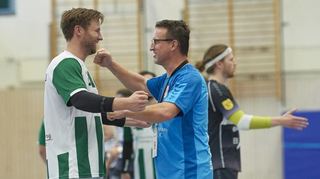 Julian Doppler (links) und Trainer Zdeno Gajarsky wollen mit dem TV Friedrichsfeld an die guten Leistungen des Saisonstarts anknüpfen.