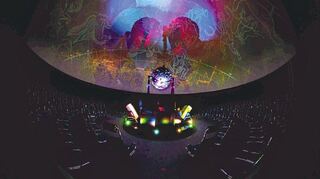 Der neue, 2002 eingebaute Projektor bietet den Mitarbeitern des Planetariums viel mehr Möglichkeiten der Darstellung.