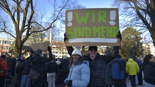 Catherine Calogirou und Johannes Orphal bei der Demonstration in Heidelberg.
