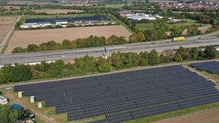 PV-Anlagen neben Autobahnen werden bevorzugt genehmigt.