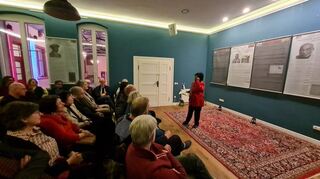 Brief an die Kanzlerin und Kontakt zu Überlebenden: In ihrem Vortrag zur Eröffnung der Ausstellung im Kulturhaus berichtet Pierrette Herzberger-Fofana von ihrer Forschung.