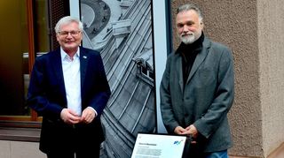 Bildgewaltige Kooperation: MVV-Vorstandsvorsitzender Georg Müller (l.) und Horst Hamann bei der Vorstellung des Projekts.
