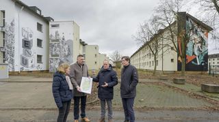 Umbau im Patrick-Henry-Village startet: Susanne Dübon (v.l.) und Philipp Menges (BImA), OB Eckart Würzner und Bürgermeister Jürgen Odszuck.